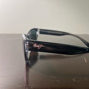 Maui Jim| Pe’ahi polarized wrapped Woman’s Sunglasses (Read description)